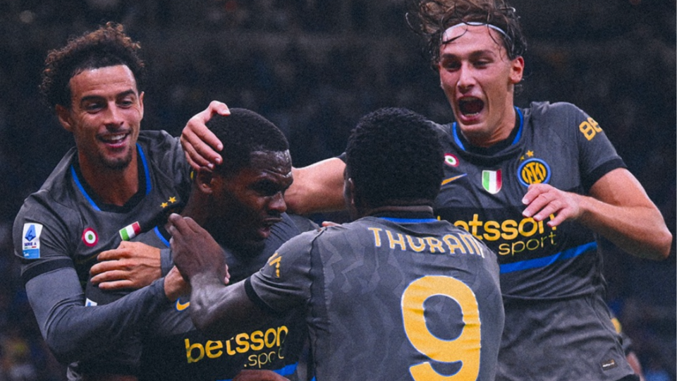 Esultanza dei giocatori dell'Inter dopo il gol di Bonny